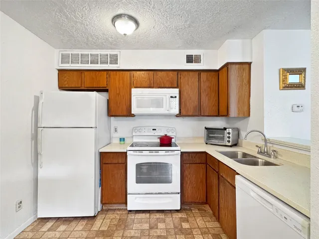 $1,000 | 2021 Spenwick Drive, Unit 227, Houston, TX 77055