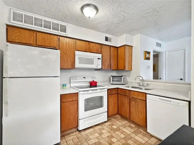 $1,000 | 2021 Spenwick Drive, Unit 227, Houston, TX 77055