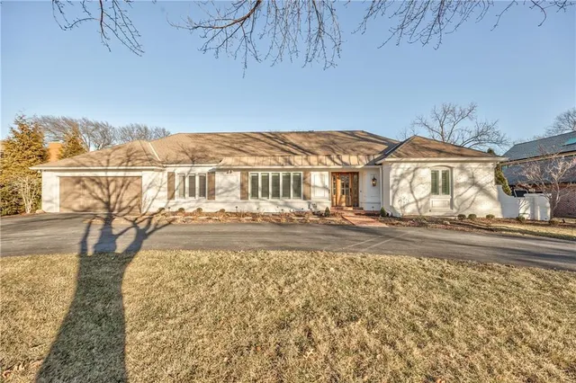 $1,200,000 | 6717 Willow Lane, Mission Hills, KS 66208