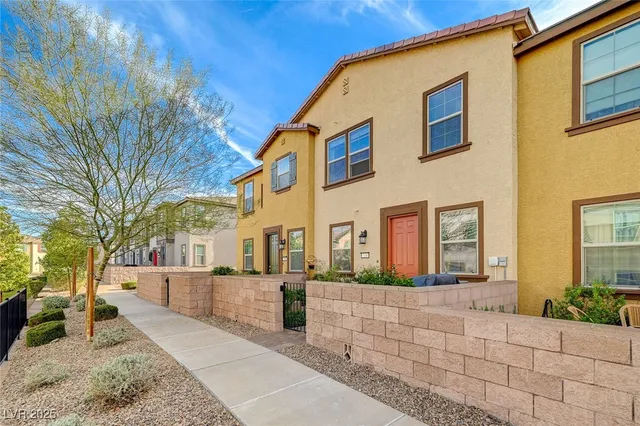 $1,875 | 724 Florence Isle Avenue, Henderson, NV 89015
