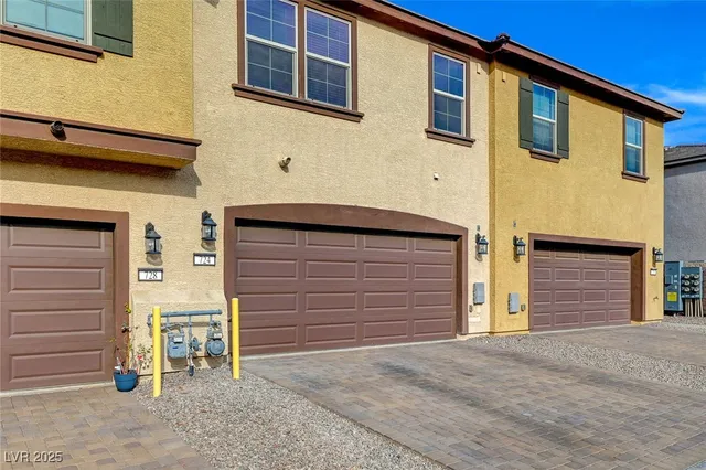 $1,875 | 724 Florence Isle Avenue, Henderson, NV 89015
