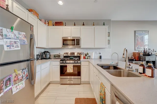 $1,875 | 724 Florence Isle Avenue, Henderson, NV 89015