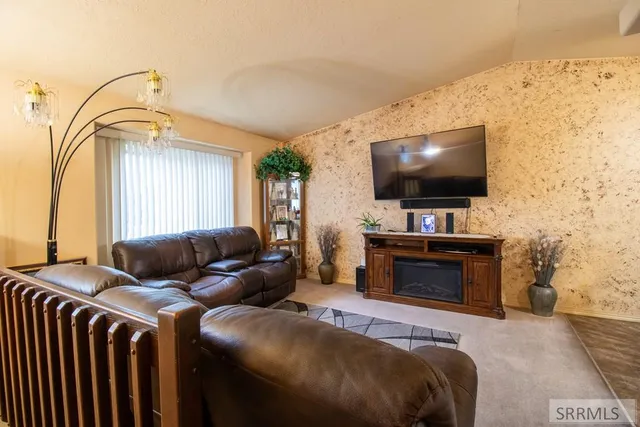 $392,500 | 290 Donna Drive, Idaho Falls, ID 83402