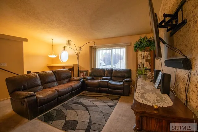 $392,500 | 290 Donna Drive, Idaho Falls, ID 83402