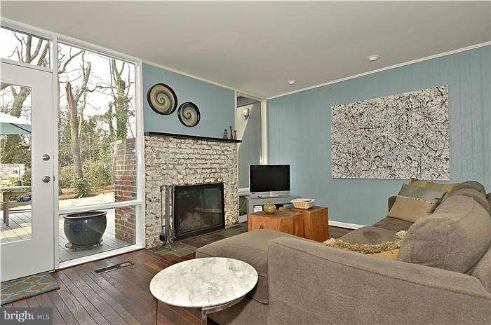 7600 Elba Road Alexandria, VA 22306 - Photo 8 of 30 Family Room