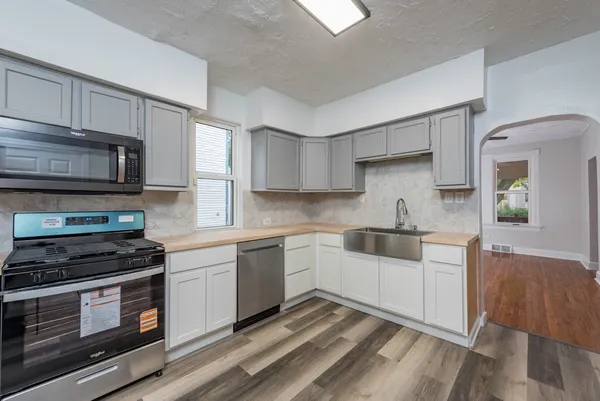 $259,900 | 3020 Ezekiel Avenue, Zion, IL 60099