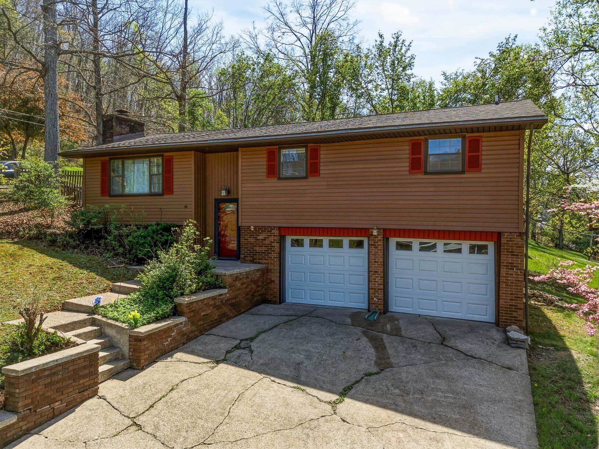 44 May Road Huntington, WV 25704 - Photo 2 of 32 Gallery Image 2