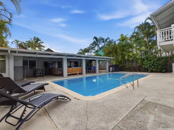 $2,450,000 | 952 Holoholo Street, Kailua, HI 96734