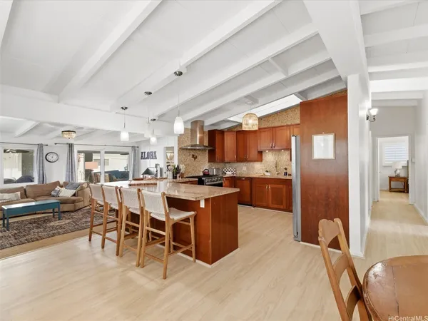 $2,450,000 | 952 Holoholo Street, Kailua, HI 96734