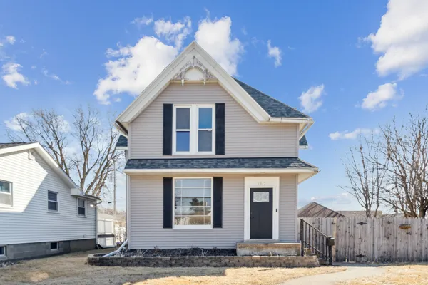 $180,000 | 1315 Pershing Boulevard, Clinton, IA 52732