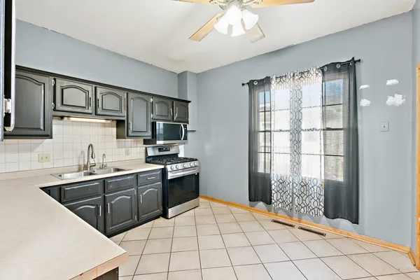 $180,000 | 1315 Pershing Boulevard, Clinton, IA 52732