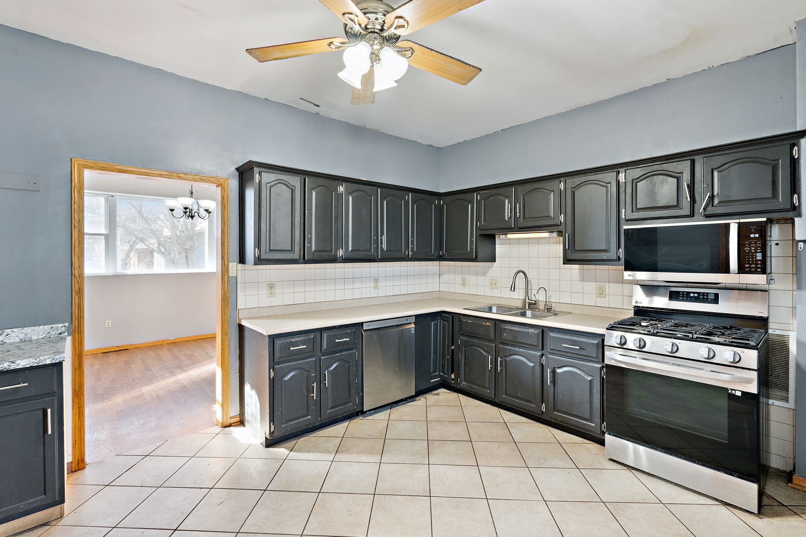 1315 Pershing Boulevard Clinton, IA 52732 - Photo 14 of 25