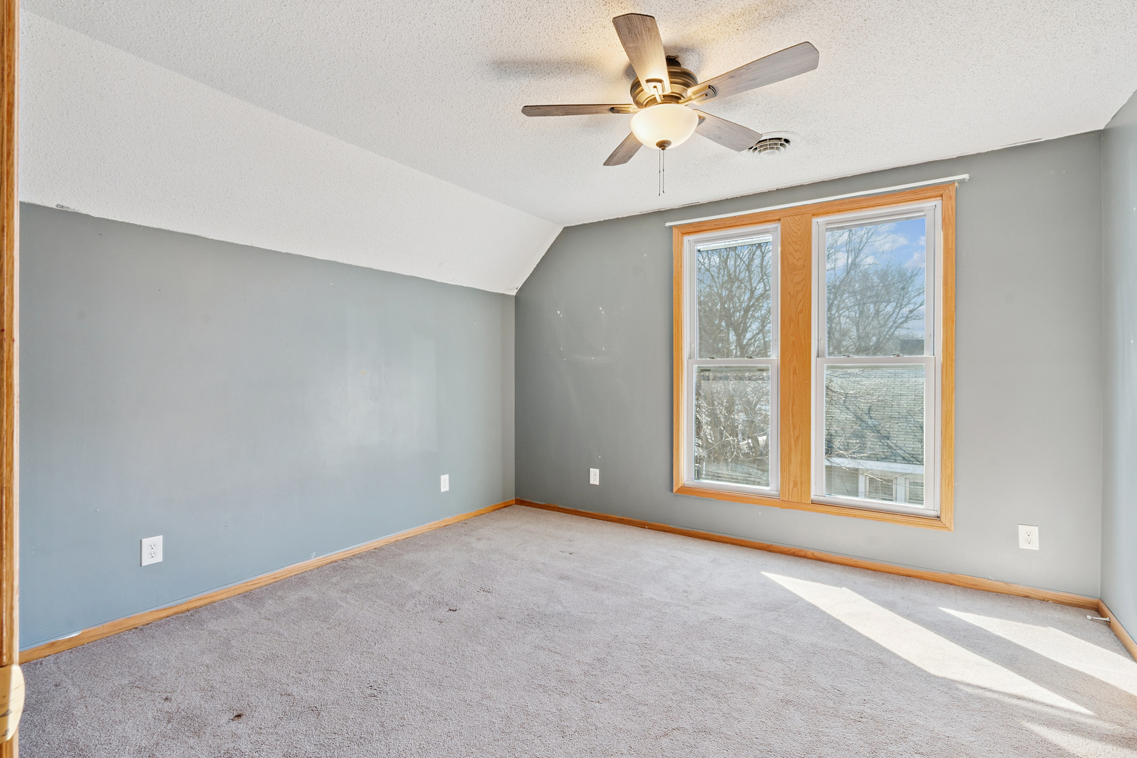 1315 Pershing Boulevard Clinton, IA 52732 - Photo 17 of 25