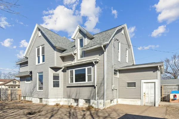 $180,000 | 1315 Pershing Boulevard, Clinton, IA 52732