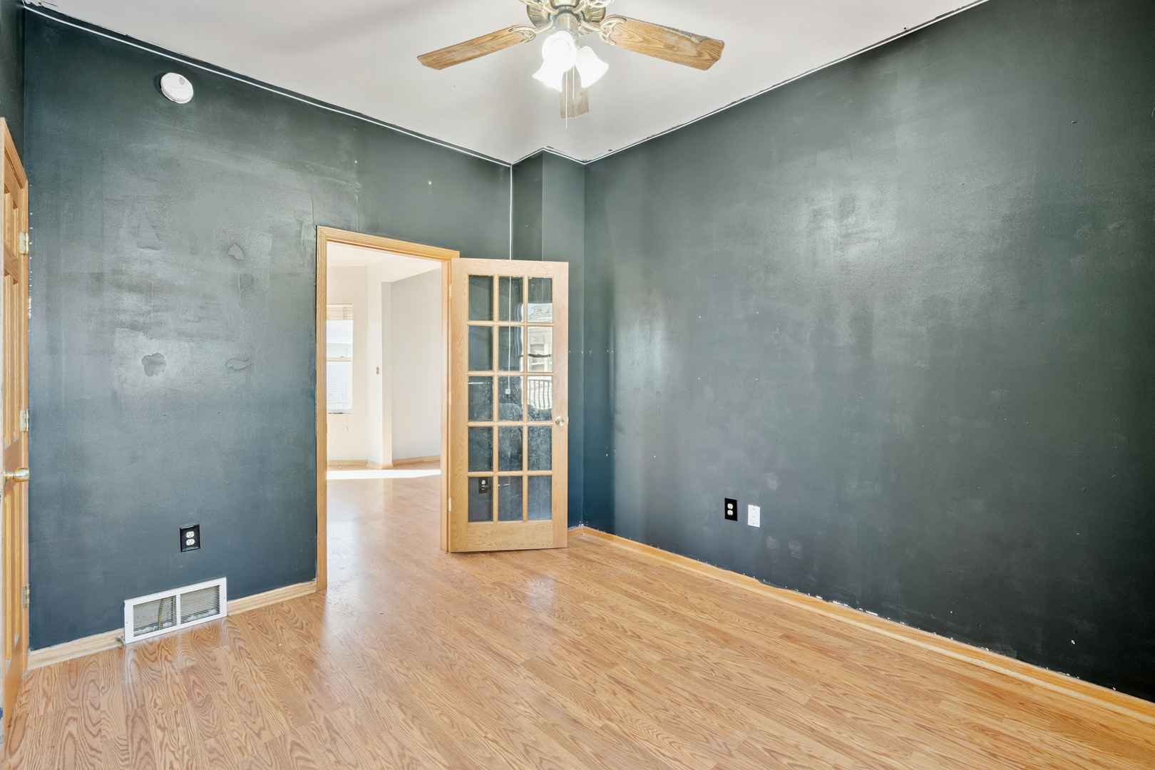 1315 Pershing Boulevard Clinton, IA 52732 - Photo 8 of 25