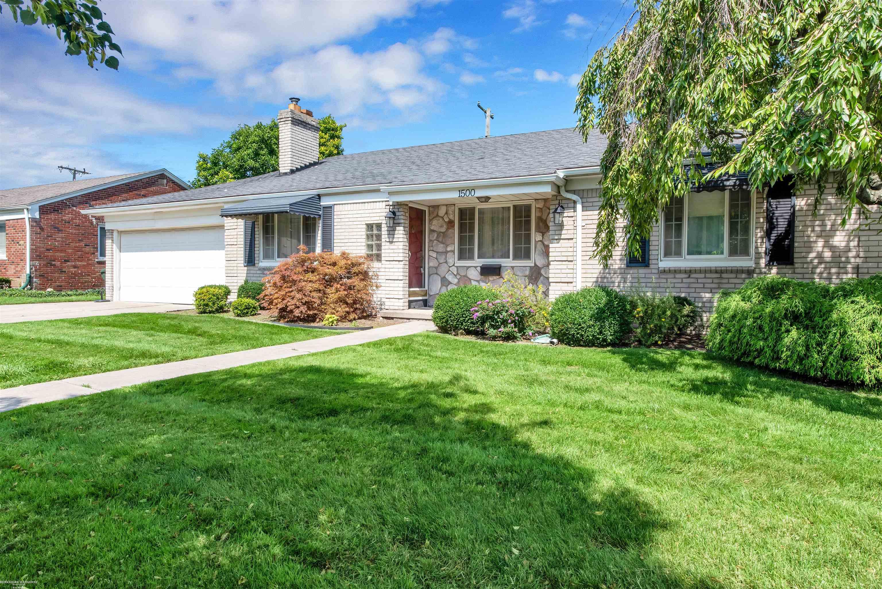 1500 Cook Road Grosse Pointe Woods, MI 48236 - Photo 4 of 27