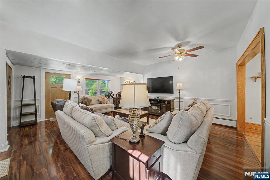 288 Maple Street Secaucus, NJ 07094 - Photo 3 of 29