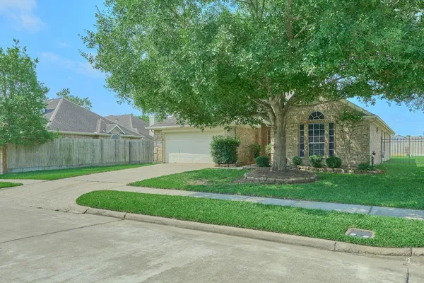 $365,000 | 12318 Georgetown Park Drive, Houston, TX 77058