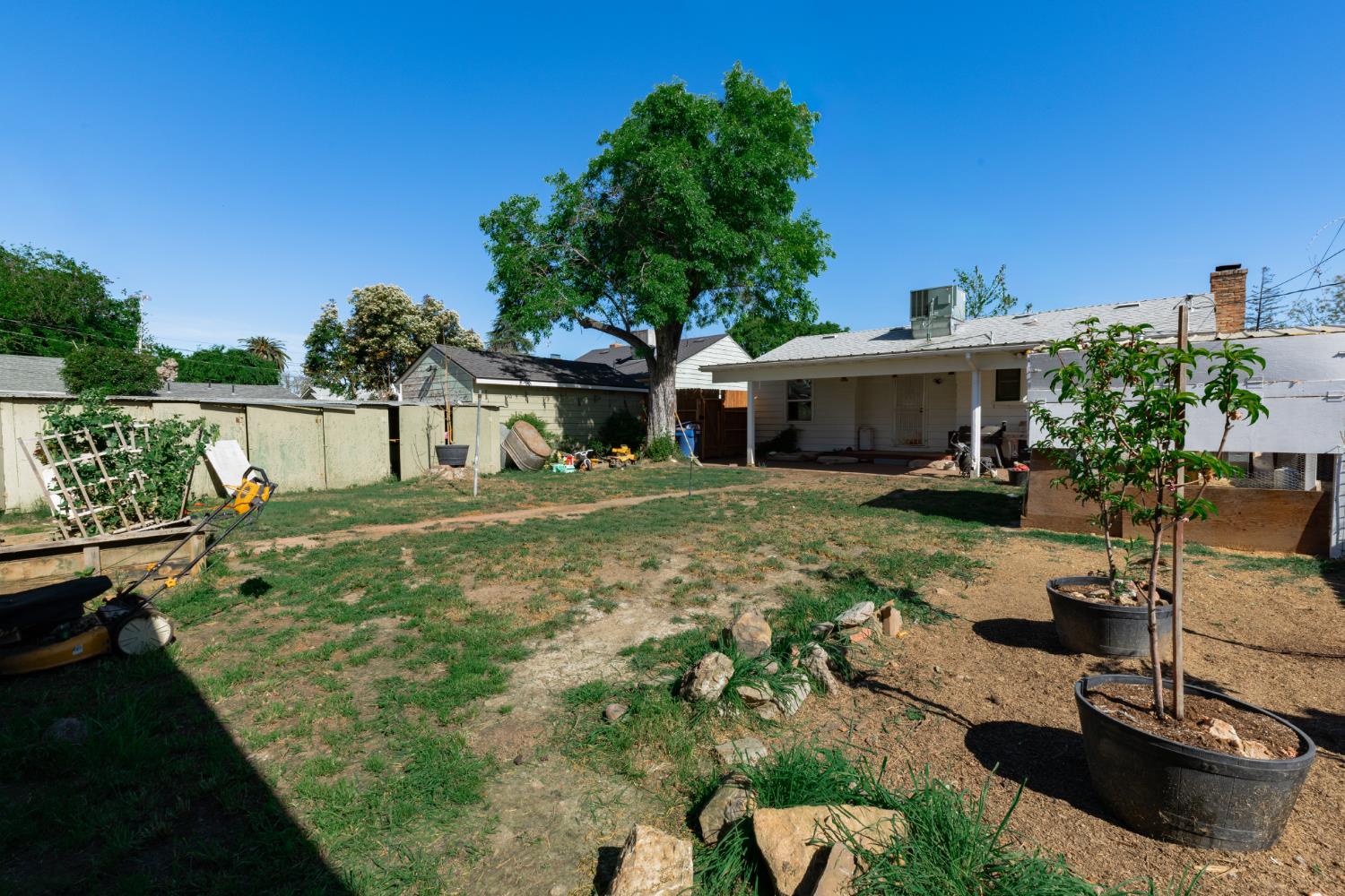 230 West 25th Street Merced, CA 95340 - Photo 16 of 20 a view of a house with swimming pool
