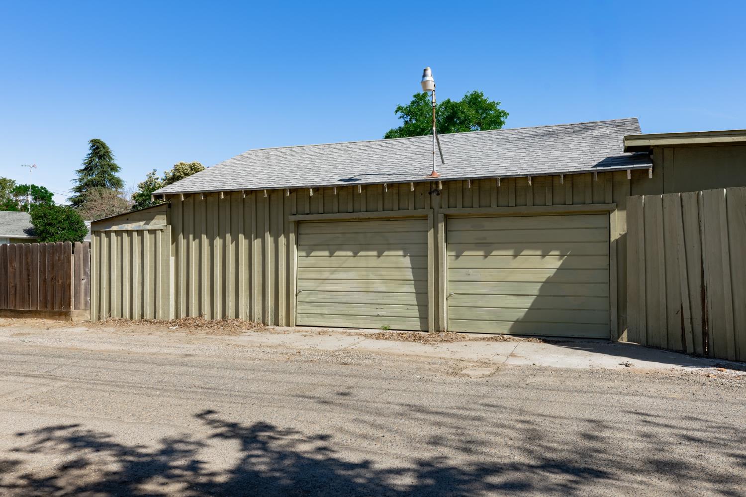 230 West 25th Street Merced, CA 95340 - Photo 18 of 20 a front view of a house