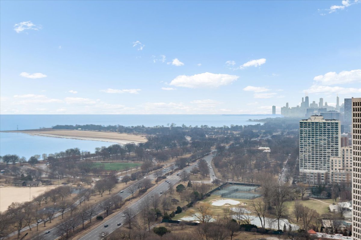 5455 North Sheridan Road, Unit 3406 Chicago, IL 60640 - Photo 23 of 30 a view of a city