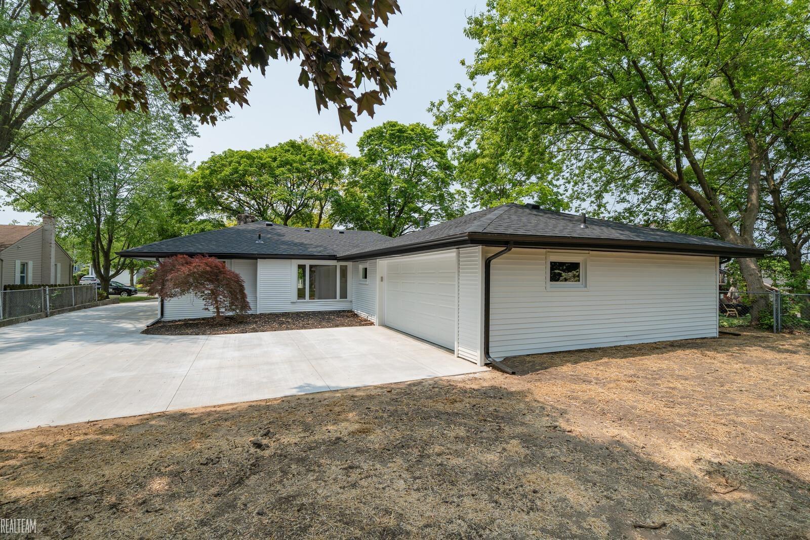330 North Helen Avenue Rochester, MI 48307 - Photo 31 of 41 50177266-a2446e47-eaea-422d-93f6-acac4628bfff.JPG