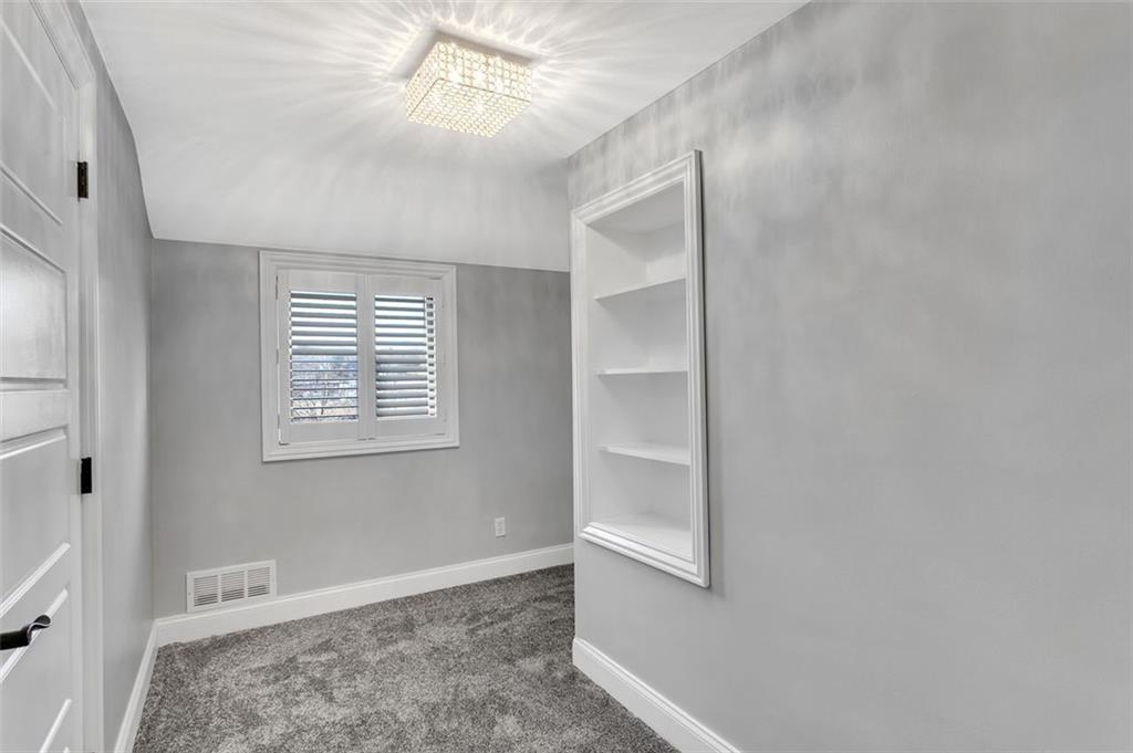 225 Houston Road Pittsburgh, PA 15237 - Photo 24 of 25 an empty room with windows and closet