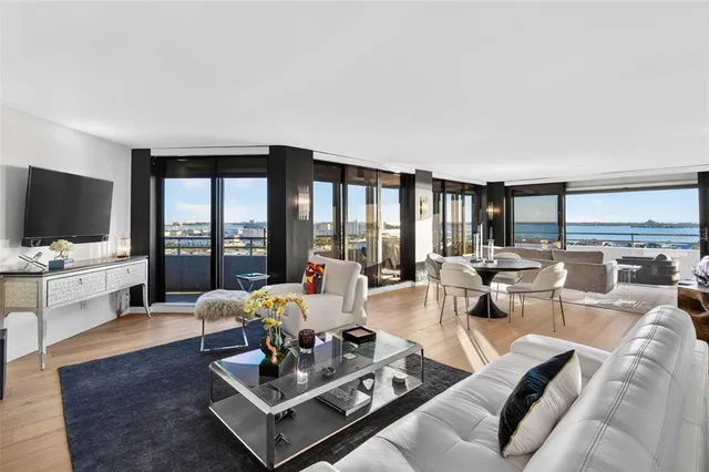 $1,295,000 | 5950 Pelican Bay Plaza South, Unit 2A, St. Petersburg, FL 33707