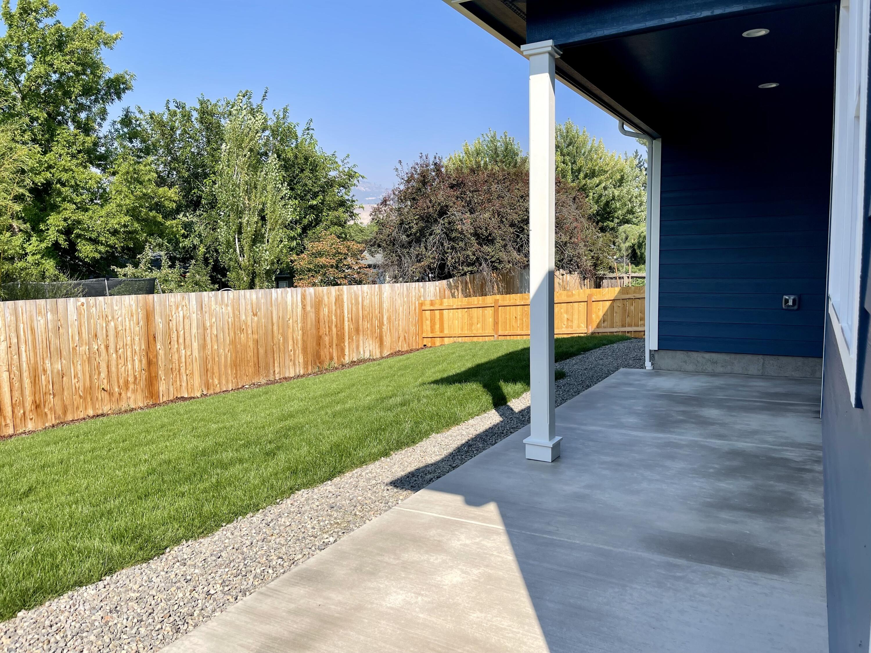 331 Randy Street Ashland, OR 97520 - Photo 14 of 15 Backyard and Patio