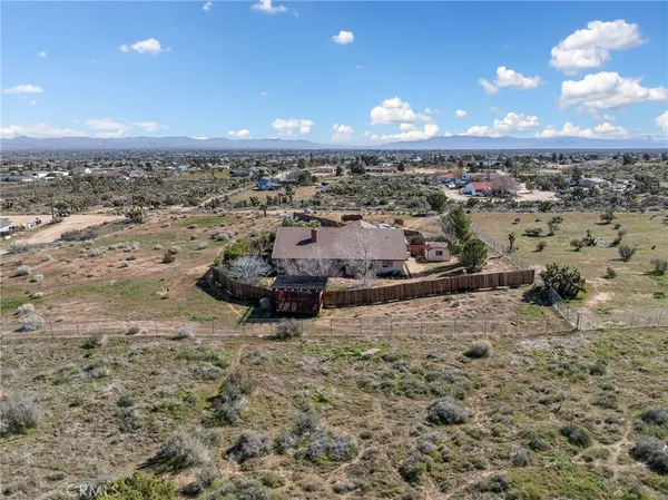 $440,800 | 8672 Sierra Vista Road, Phelan, CA 92371