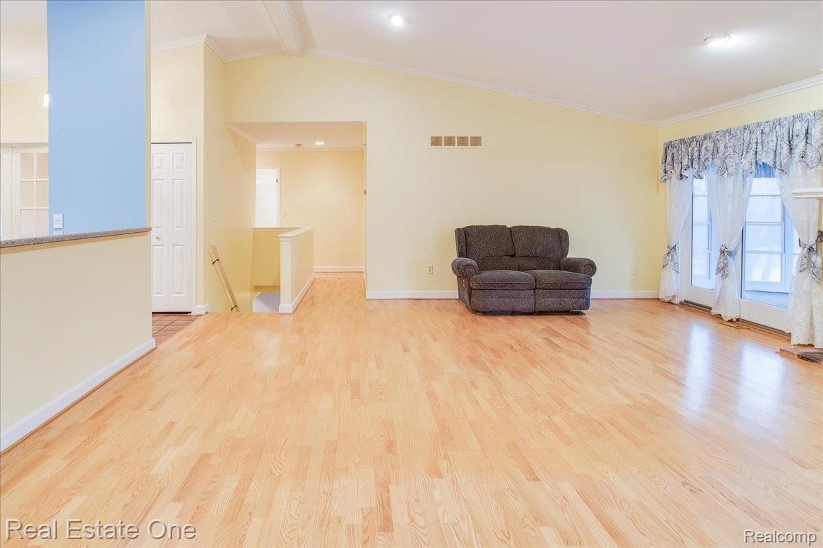2051 Warrington Road Rochester, MI 48307 - Photo 20 of 64 21-21.jpg
