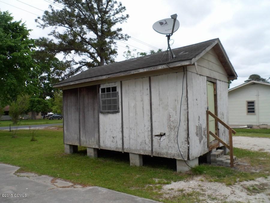 671 Laurel Road Beaufort, NC 28516 - Photo 4 of 15 Storage Shed
