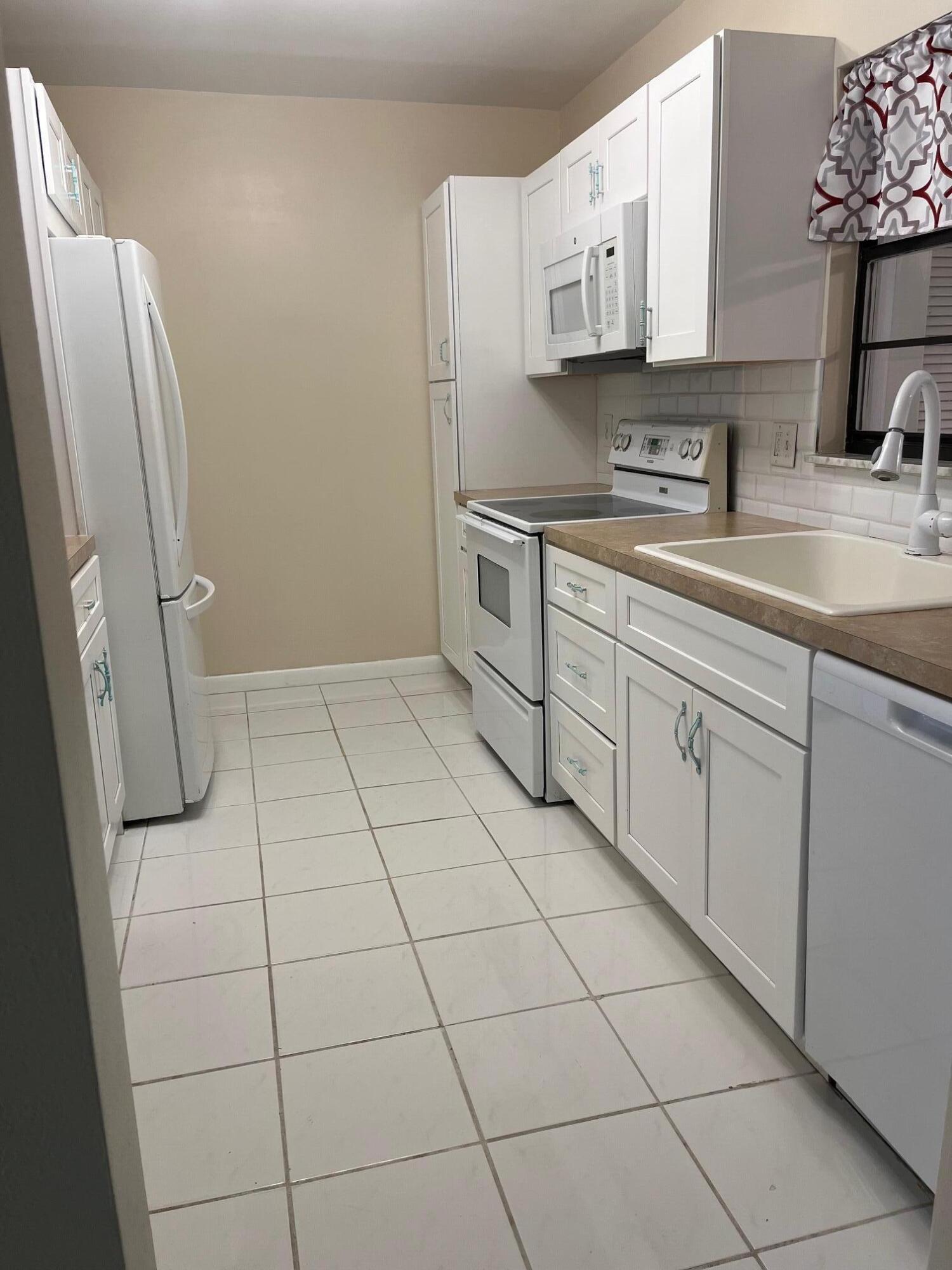 4054 North Pine Island Road, Unit 1A Sunrise, FL 33351 - Photo 14 of 39 IMG_4677