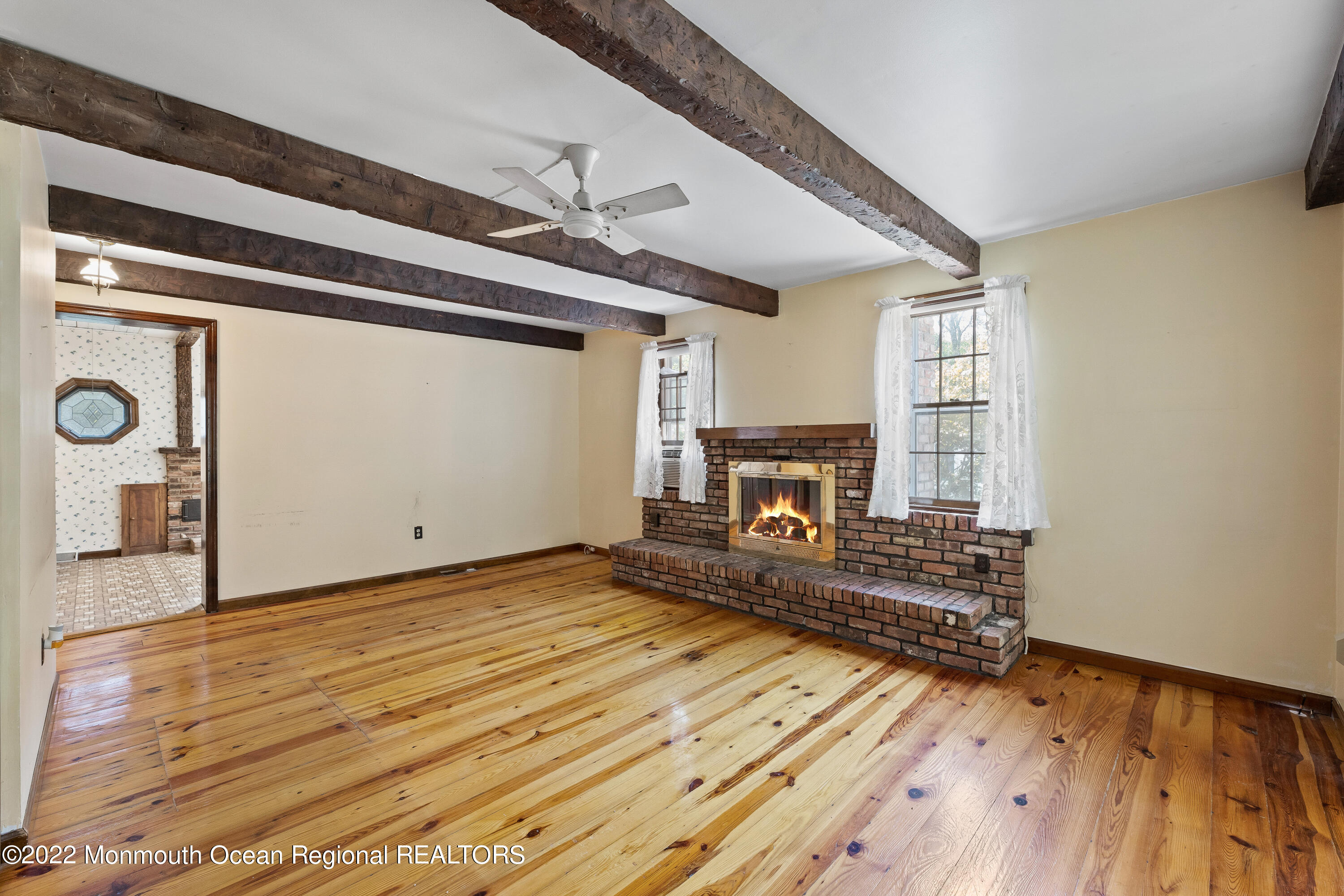 3 Oak Street Matawan, NJ 07747 - Photo 5 of 30 LIVING ROOM