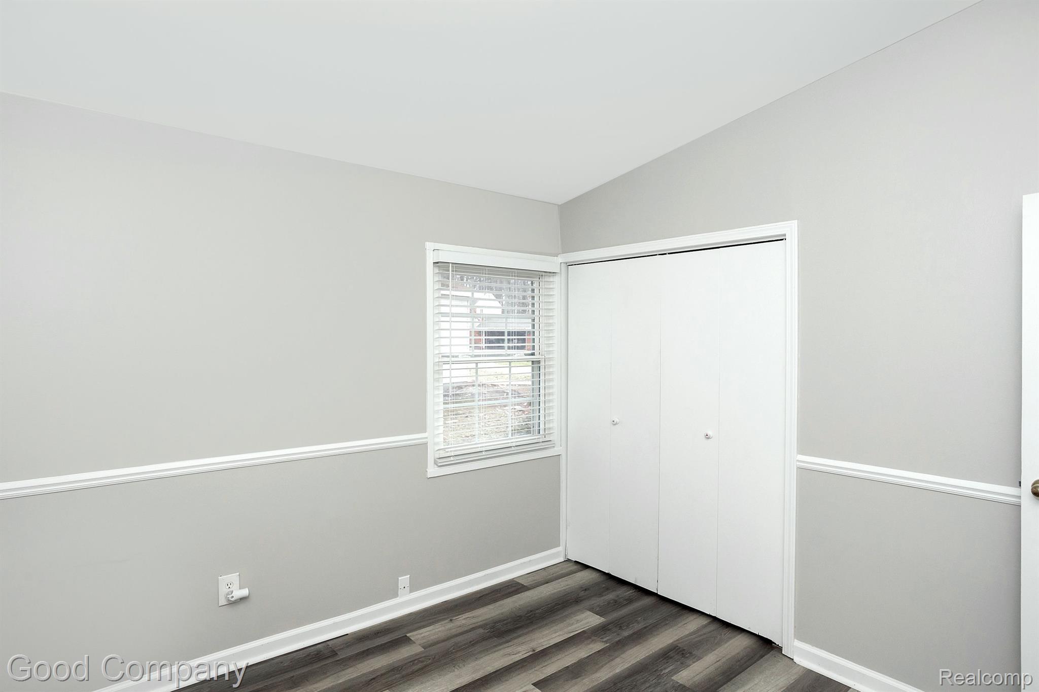 1395 Omega Road Walled Lake, MI 48390 - Photo 14 of 32 Primary bedroom