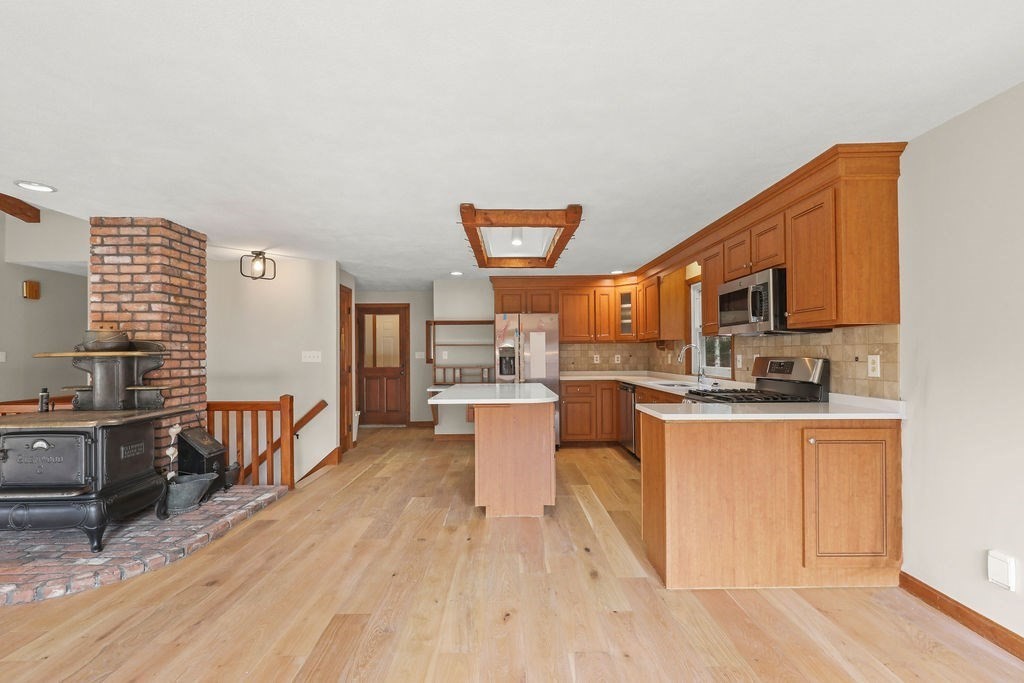 92 Howland Road Lakeville, MA 02347 - Photo 5 of 38 Gallery Image 5