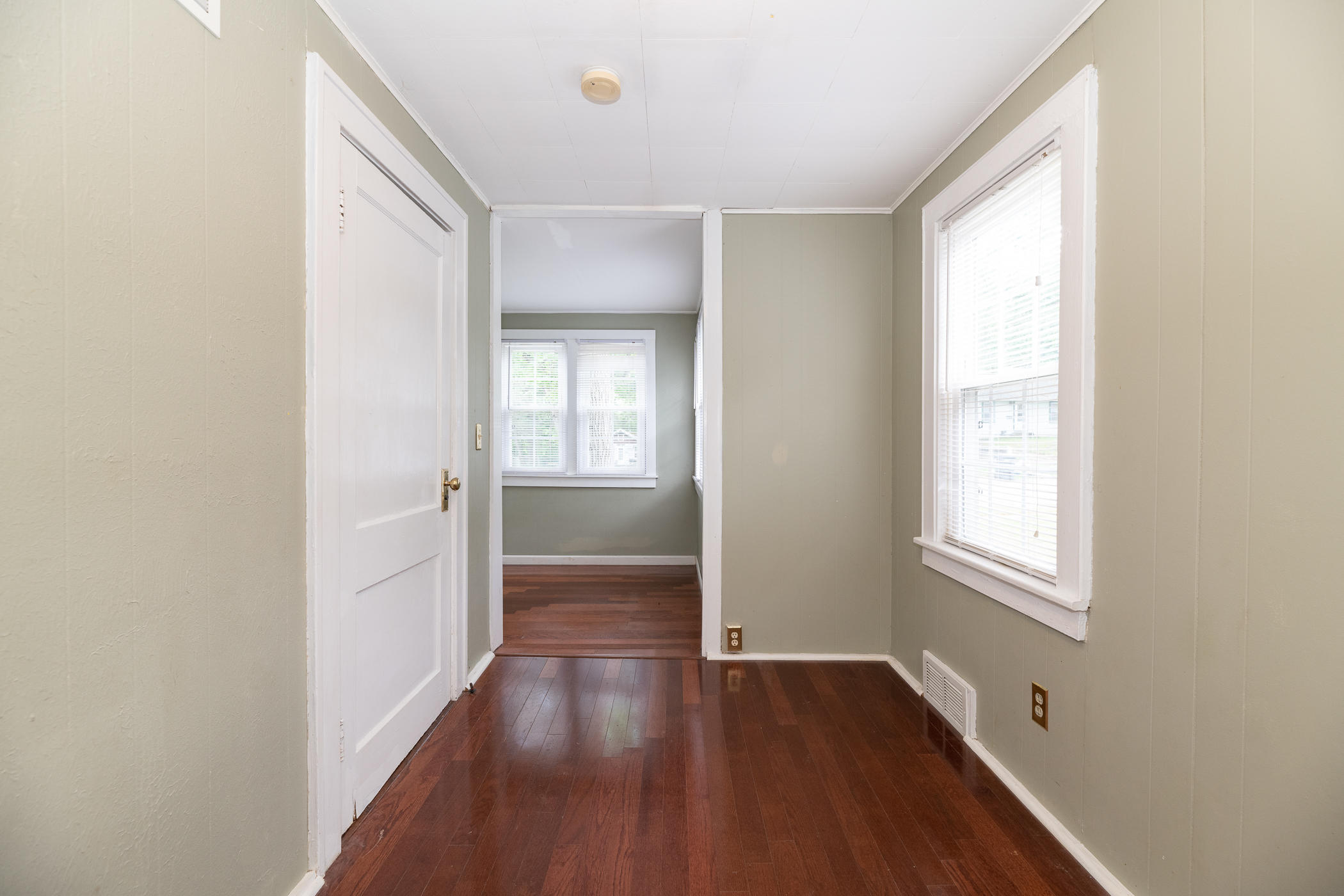 106 Ridgewood Street Kalamazoo, MI 49001 - Photo 12 of 32 106 Ridgewood-11