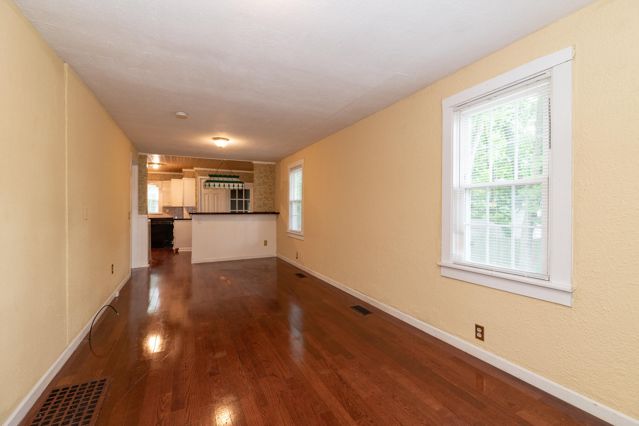 106 Ridgewood Street Kalamazoo, MI 49001 - Photo 6 of 32 106 Ridgewood-5