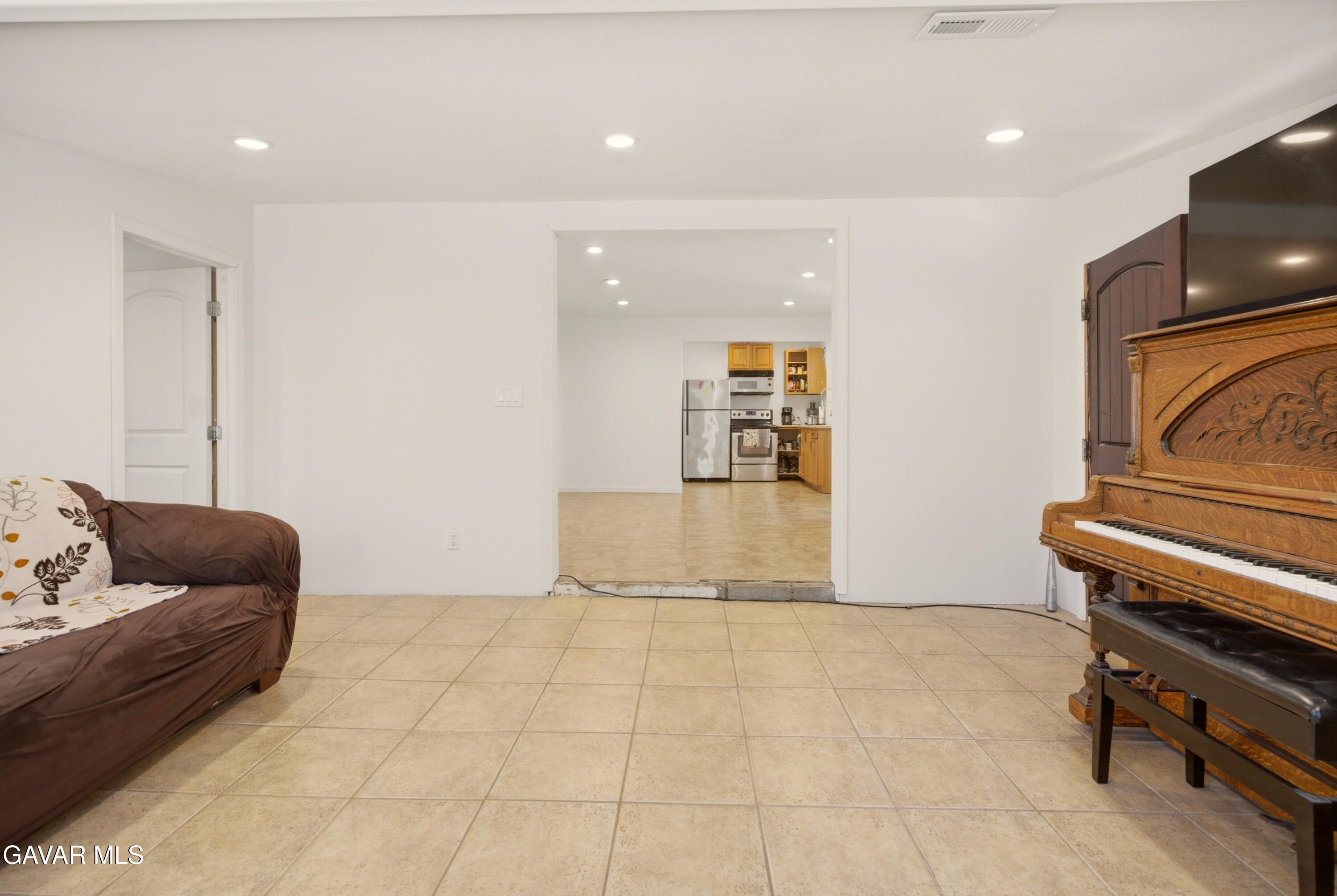 3160 East Ave R8 Palmdale, CA 93550 - Photo 16 of 25 JPP04835_91cd125a