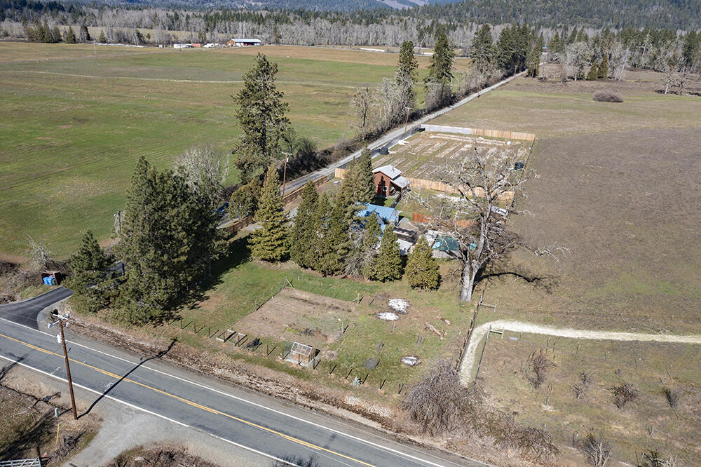 6430 Holland Loop Road Cave Junction, OR 97523 - Photo 48 of 53 46
