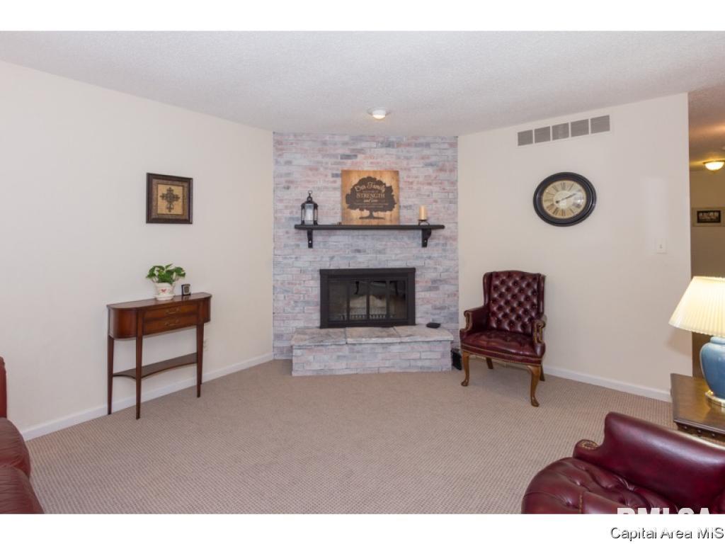 2104 Croydon Drive Springfield, IL 62703 - Photo 15 of 34 Gallery Image 15