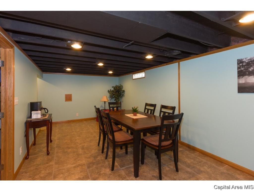 2104 Croydon Drive Springfield, IL 62703 - Photo 18 of 34 Gallery Image 18