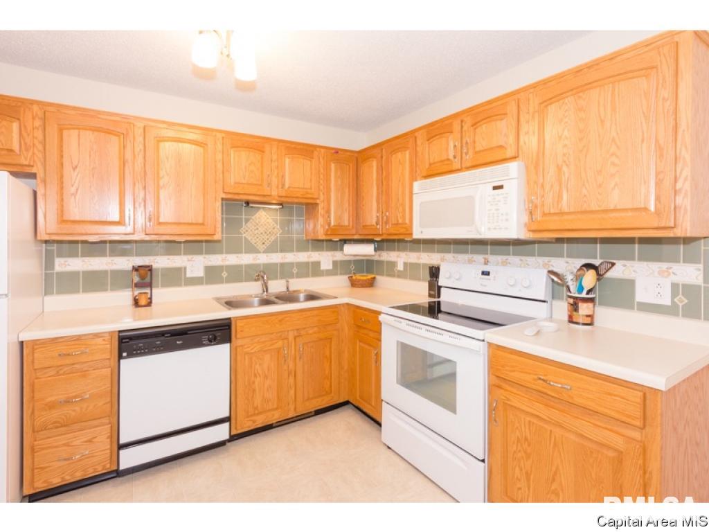 2104 Croydon Drive Springfield, IL 62703 - Photo 10 of 34 Gallery Image 10