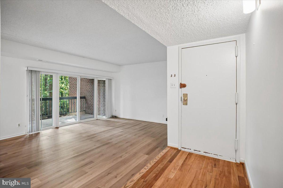 11805 Breton Court, Unit 1A Reston, VA 20191 - Photo 20 of 22 Open floorplan
