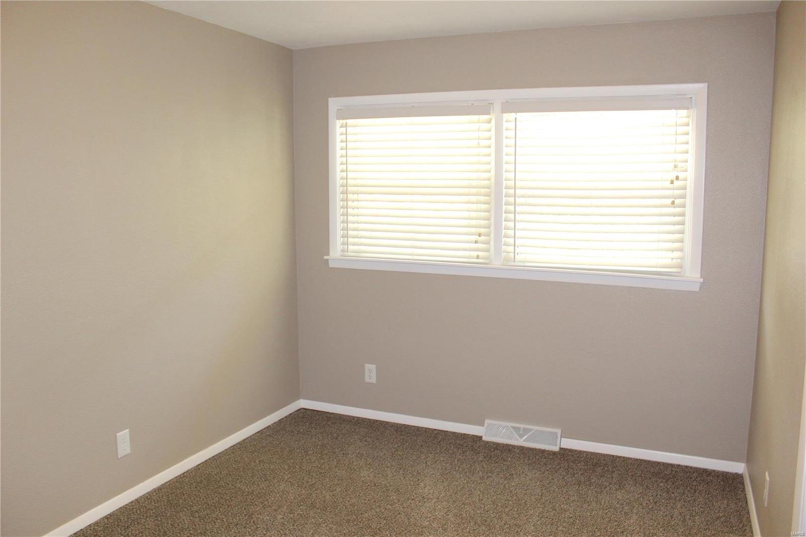 5205 Black Oak Road Alton, IL 62002 - Photo 12 of 22 Gallery Image 12