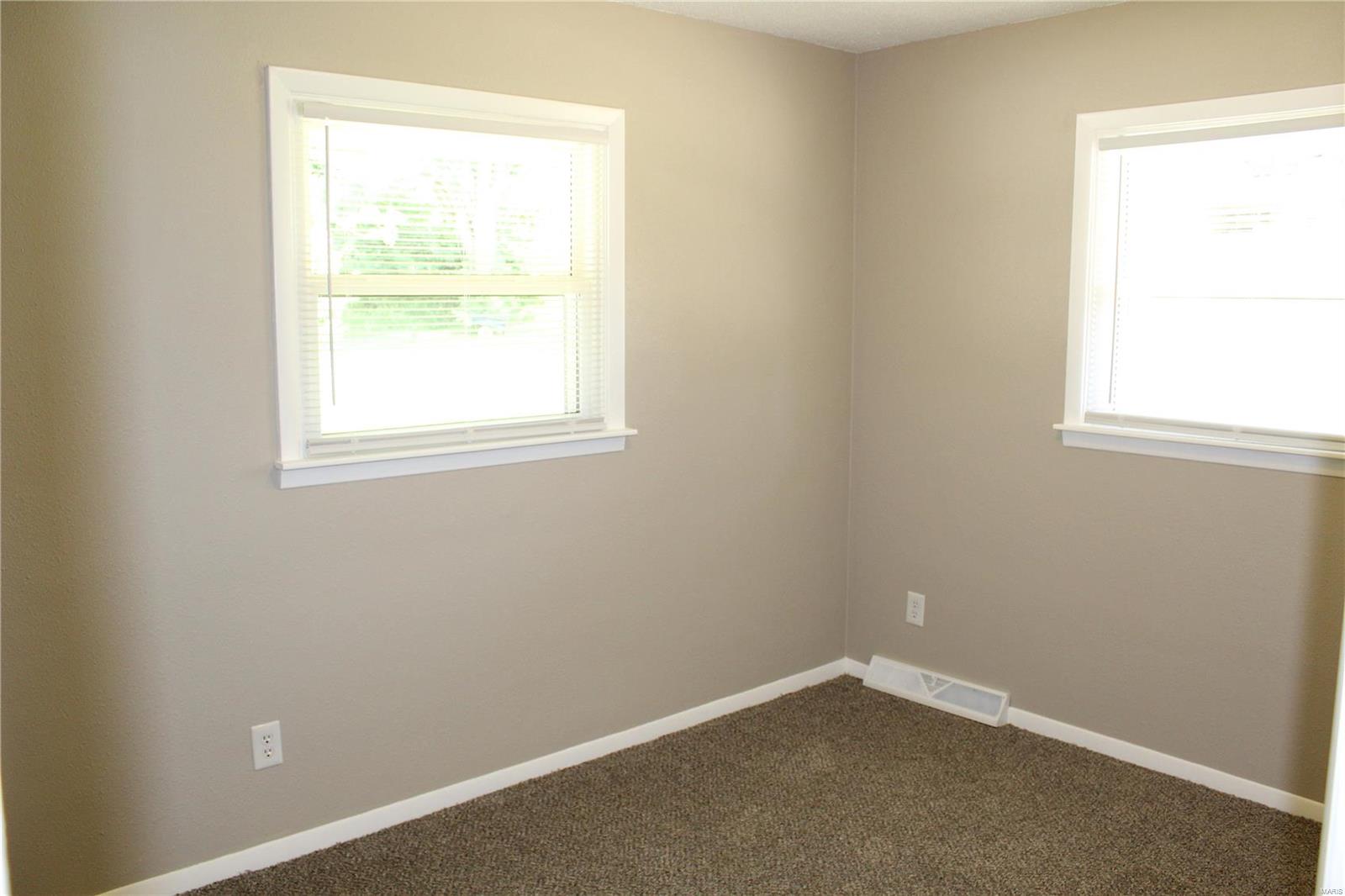 5205 Black Oak Road Alton, IL 62002 - Photo 15 of 22 Gallery Image 15