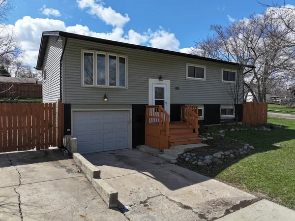 $345,000 | 643 Armitage Avenue, Glendale Heights, IL 60139