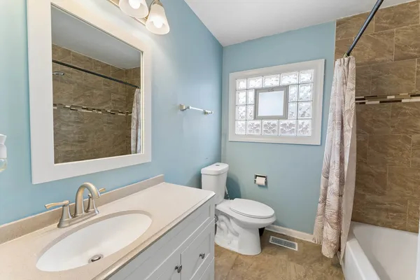 $345,000 | 643 Armitage Avenue, Glendale Heights, IL 60139