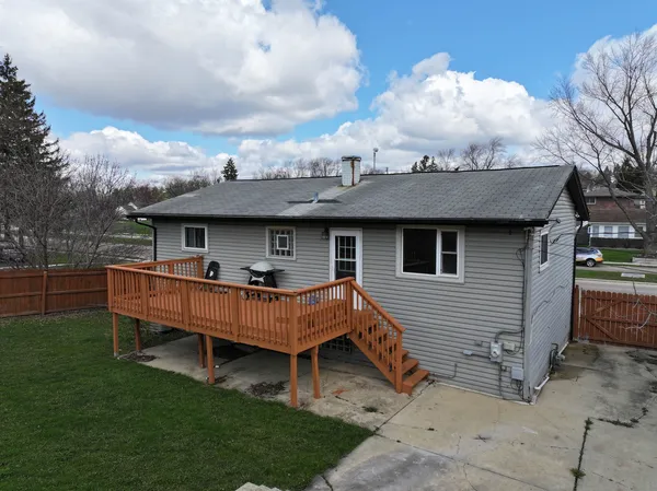 $345,000 | 643 Armitage Avenue, Glendale Heights, IL 60139