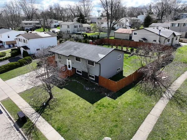 $345,000 | 643 Armitage Avenue, Glendale Heights, IL 60139